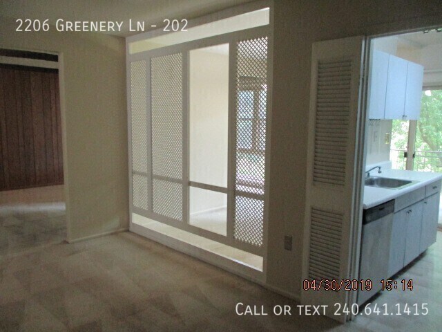 Foto del edificio - 2206 Greenery Ln