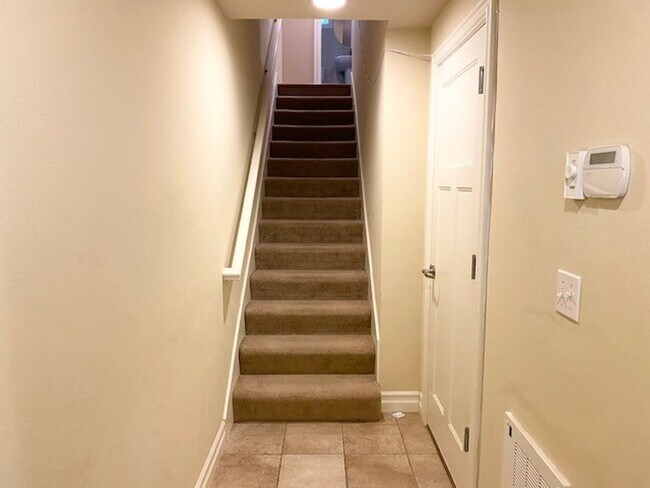 Foto del edificio - Spacious Greenwood Townhome with Courtyard...
