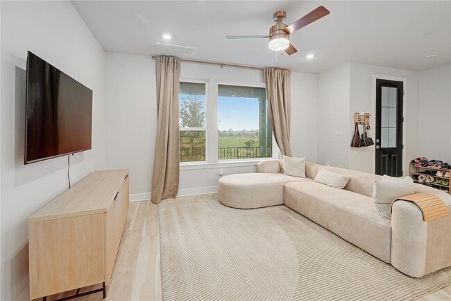 Foto del edificio - 207 Flowers Ave