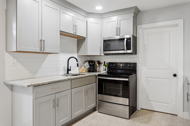 Foto del edificio - 4519 Venetian Blvd NE