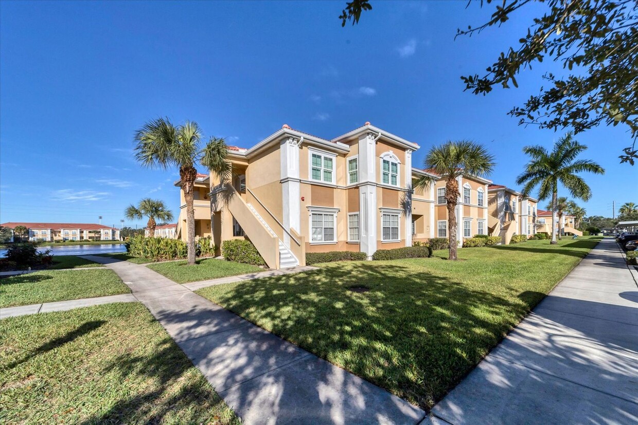 Primary Photo - 2/2 with beautiful water view available no...