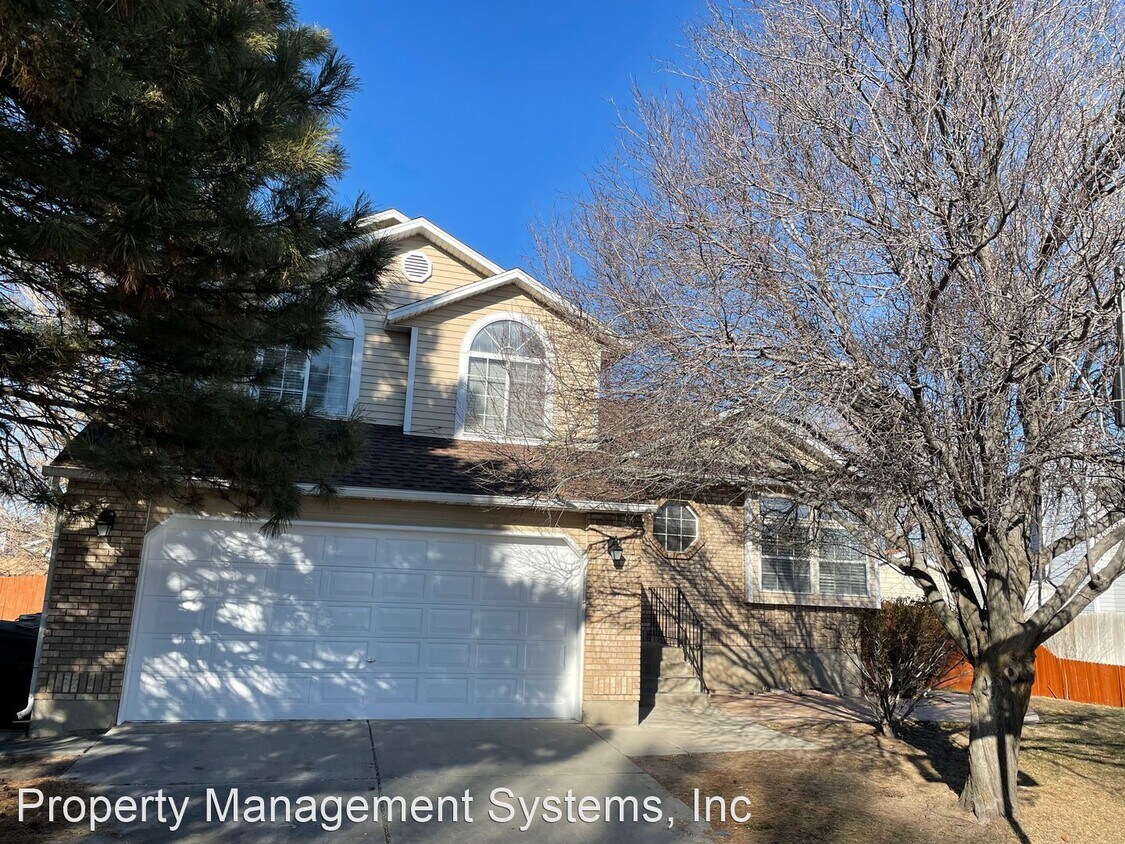 Primary Photo - 4 br, 2.5 bath House - 1052 West 8925 South