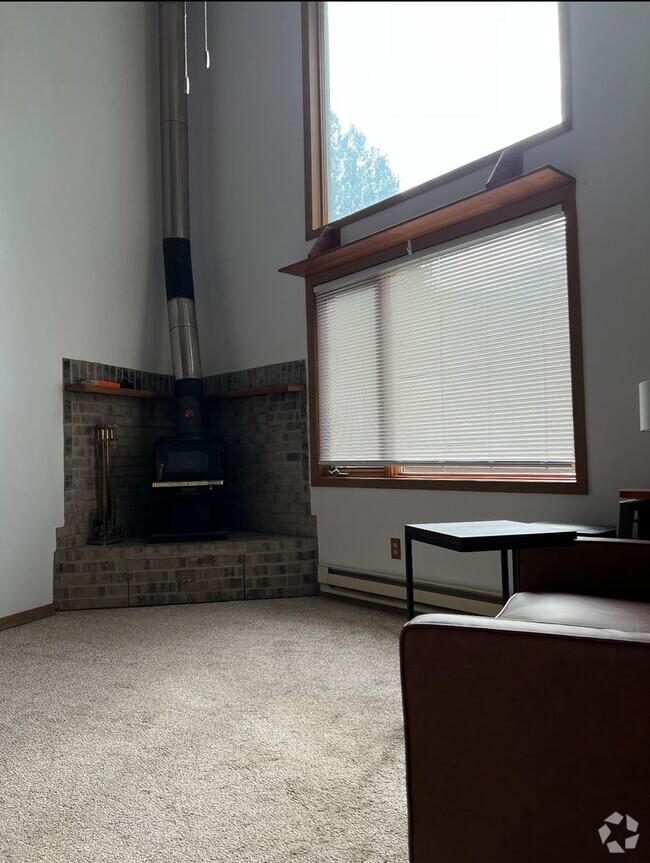 Building Photo - 222 Timberline Dr