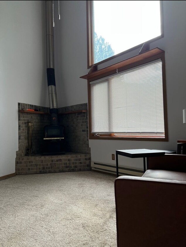 Primary Photo - 222 Timberline Dr