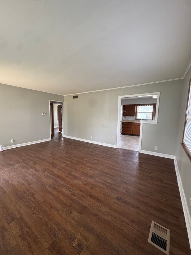 Building Photo - Two bedroom Ranch Style home in Lansing, I...