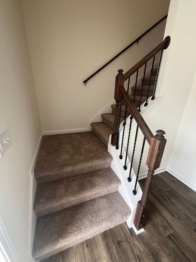 Foto del edificio - Brand New Townhome – Modern Comfort & Conv...