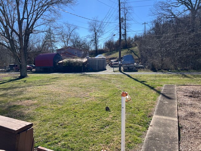 Building Photo - *PENDING APPLICATION*2 bedroom, 2 full bat...