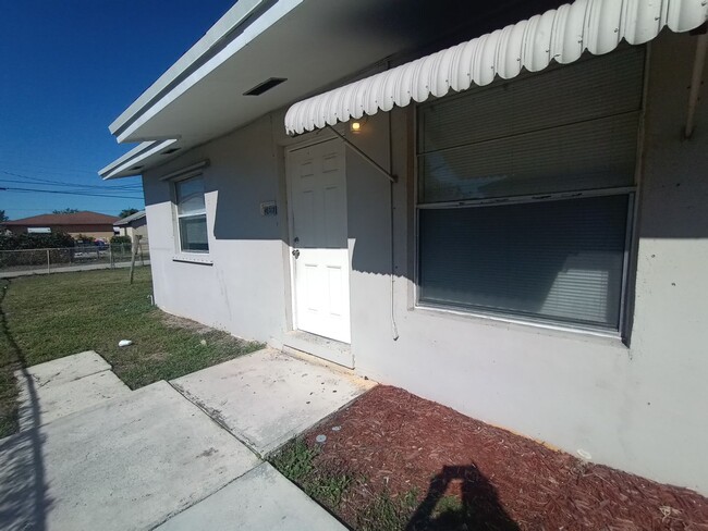 Building Photo - 2/1 Apartment for rent. Delray Beach