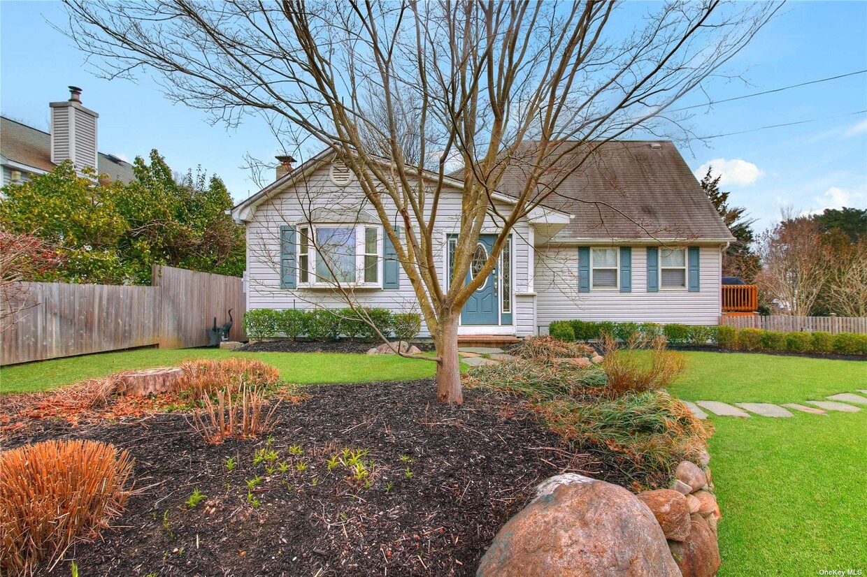 Primary Photo - 35 Hemlock Rd