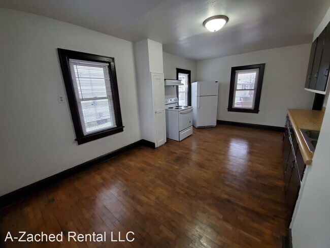 Foto del edificio - 4 br, 1 bath House - 101 W 4th Street