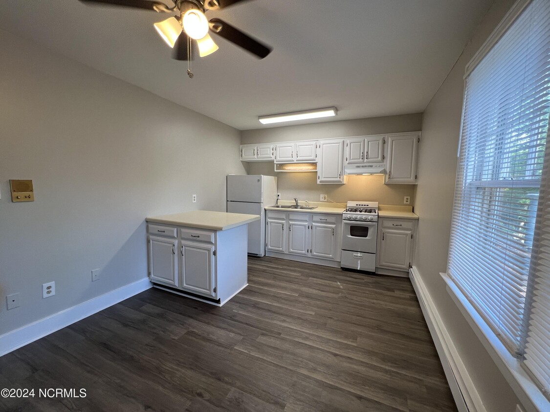 Foto principal - 1221 Riverside Ave