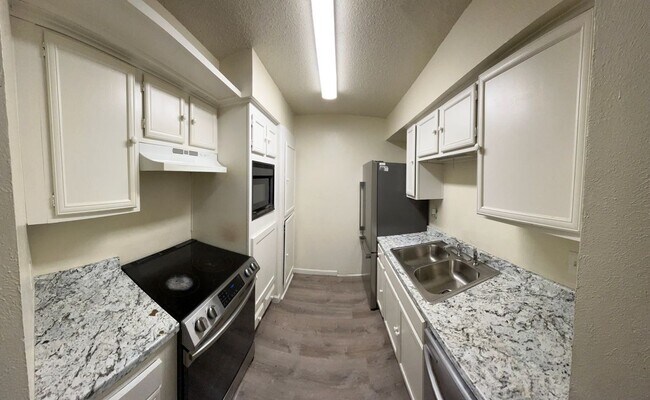 Foto del edificio - 9696 Walnut St
