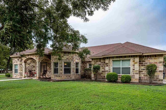 Building Photo - 305 Bolner Ln