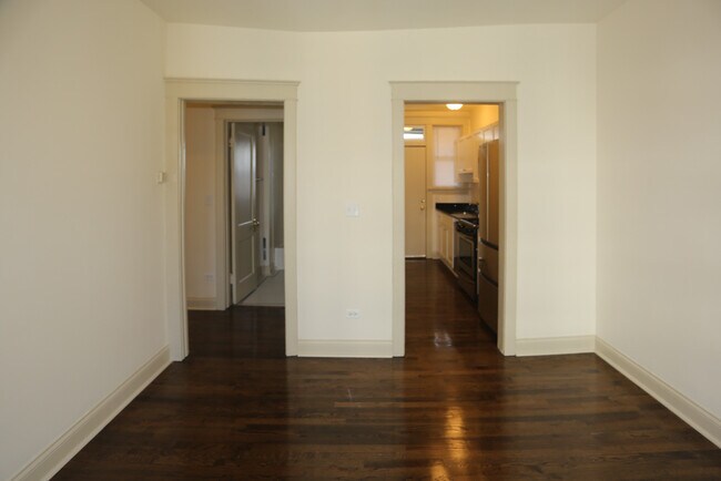 Building Photo - 4718 N Racine Ave