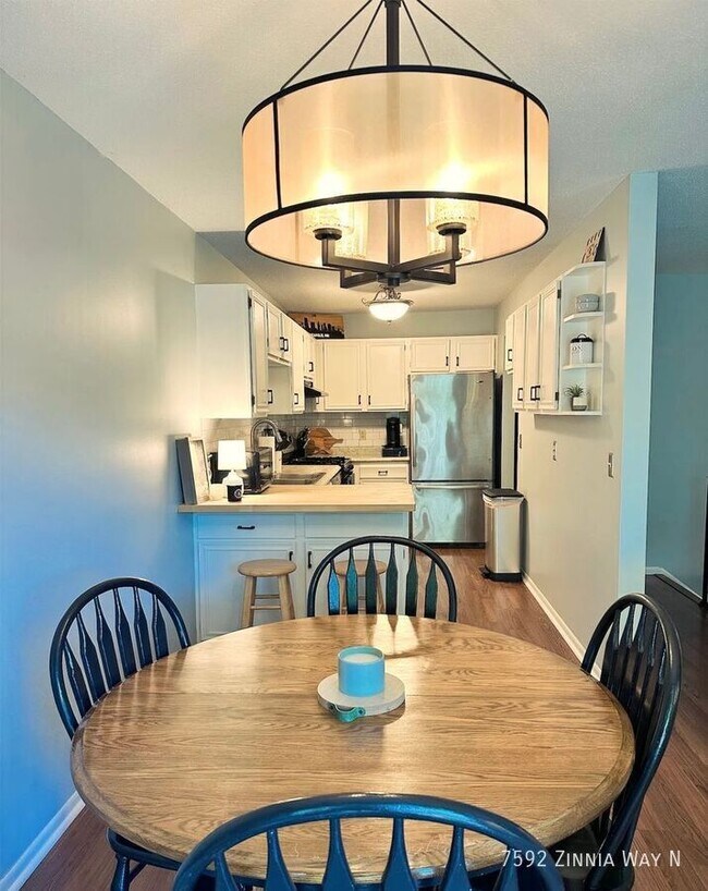 Foto del edificio - 7592 Zinnia Way N