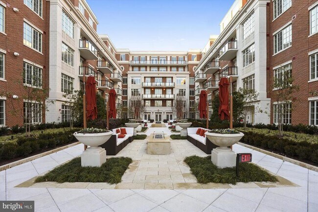 Foto del edificio - 6900 Fleetwood Rd