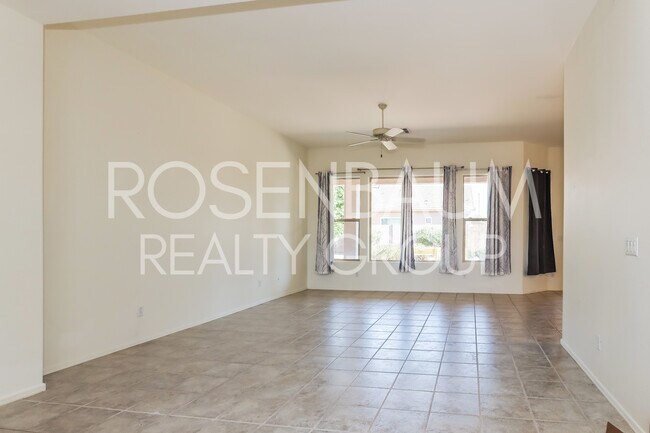 Foto del edificio - 1210 E Westchester Dr