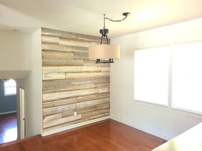 Foto del edificio - 4304 Waterbury Rd