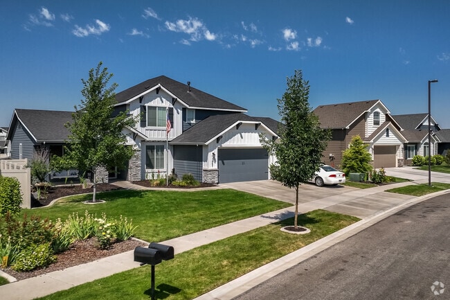 Rows of two-story modern craftsman homes in Kuna.