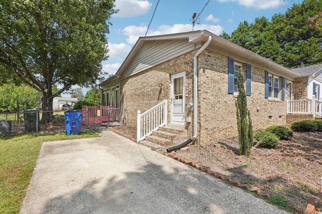 Building Photo - Charming 3-bed, 2-bath home