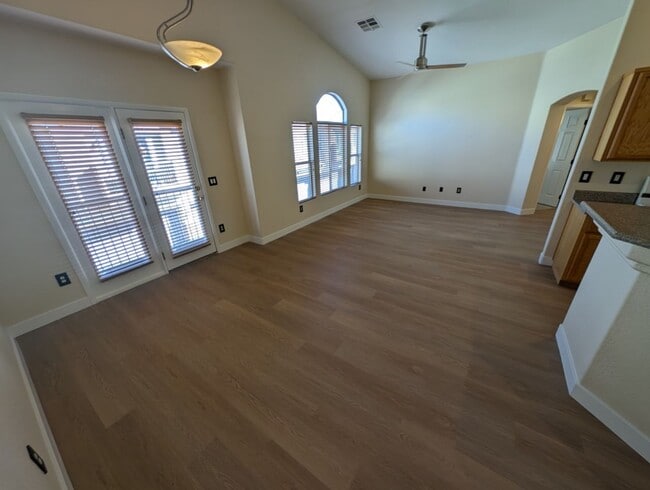 Building Photo - 89 Day Trade St