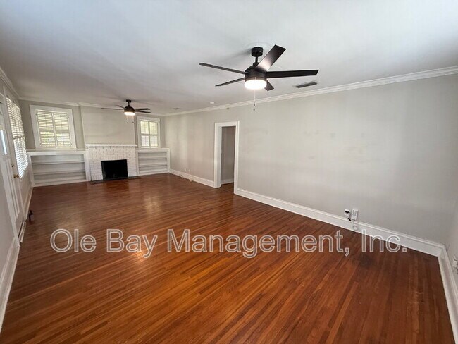 Foto del edificio - 110 Demouy Ave