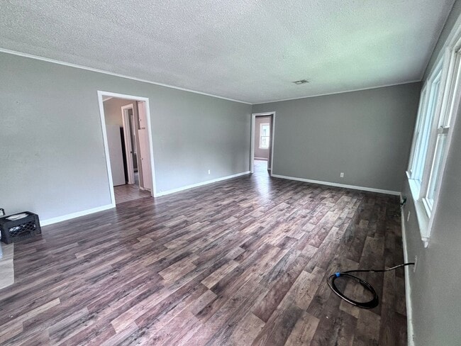 Building Photo - Charming Tulsa Home | 3 Bed | 1 Bath | $1,...