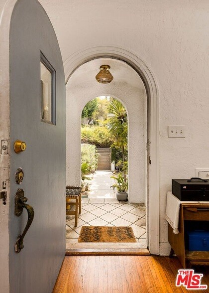 Foto del edificio - 1649 N Coronado St