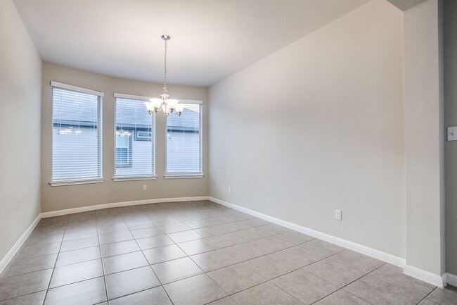 Building Photo - Located in Sienna in Round Rock!!  This Ho...