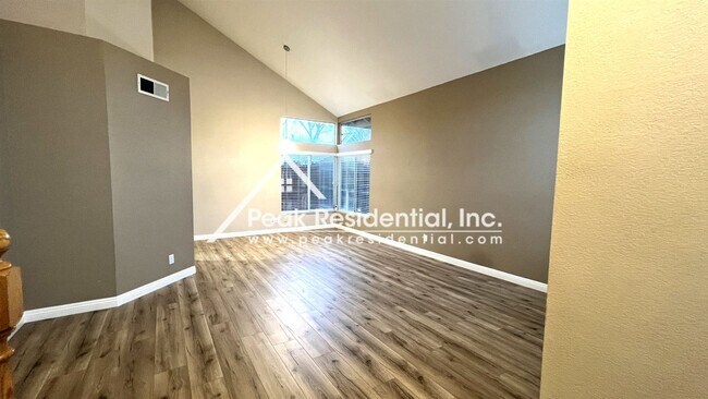Foto del edificio - 3 br, 2.5 bath House - 8125 Castle Wynd Dr