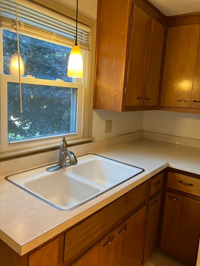 Kitchen - 1651 Lathrop Ave