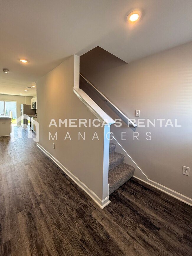 Building Photo - MOVE IN SPECIAL!! Available NOW!!! Sign a 13-month lease by 3/15/2026 and receive a leasing incen...