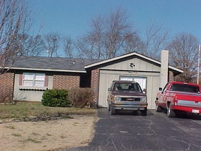 Building Photo - 1308 Wendy Linda Dr