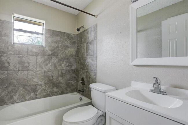 Foto del edificio - 5109 Clover St