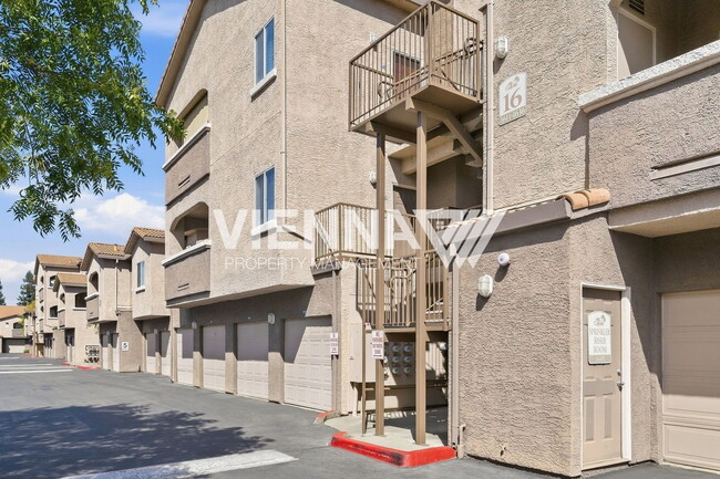 Building Photo - 10001 Woodcreek Oaks Blvd