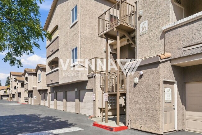 Foto del edificio - 10001 Woodcreek Oaks Blvd