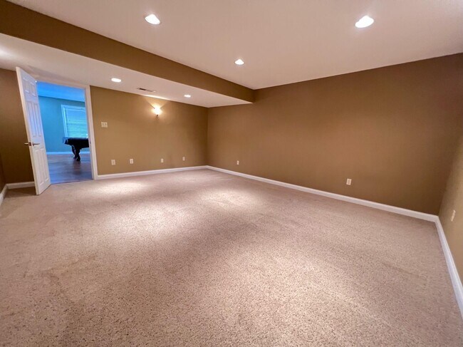 Building Photo - 212 Lakeside Dr