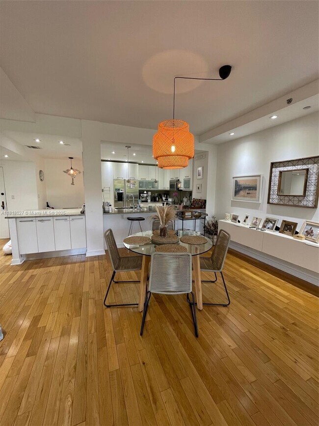 Building Photo - 151 Crandon Blvd