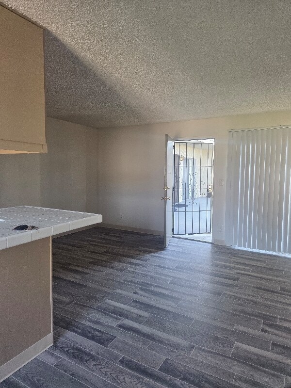 Building Photo - 995 N Mollison Ave