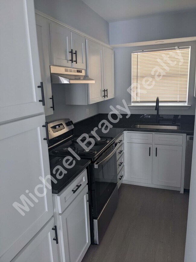 Foto del edificio - 3924 Scruggs Dr