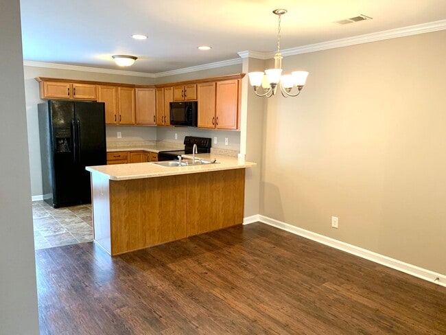 Building Photo - 318 Sam Houston Cir