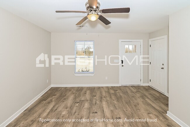 Foto del edificio - HOME FOR RENT!