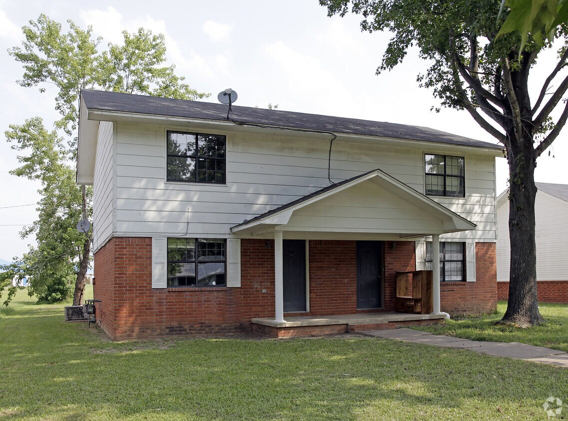 Primary Photo - 900 Mcculloch St