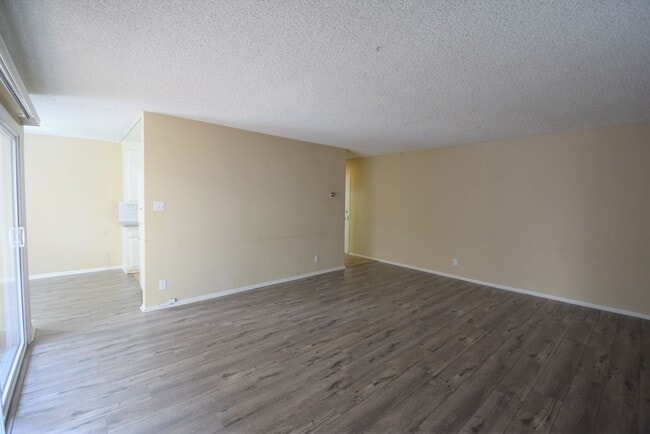 Building Photo - 4225 Mary Ellen Ave