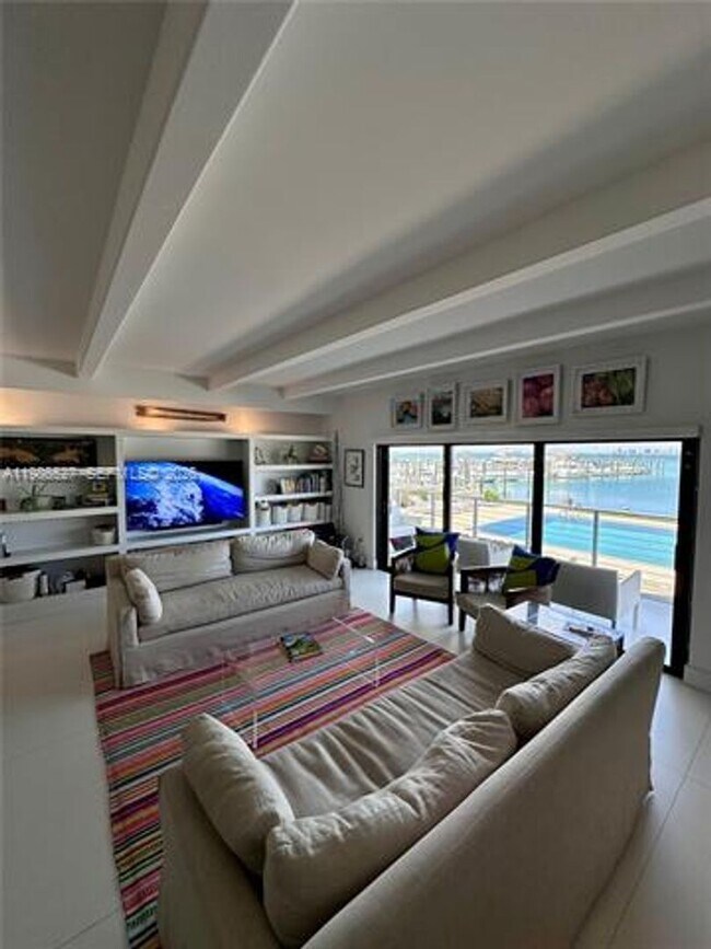 Foto del edificio - 166 Harbor Dr