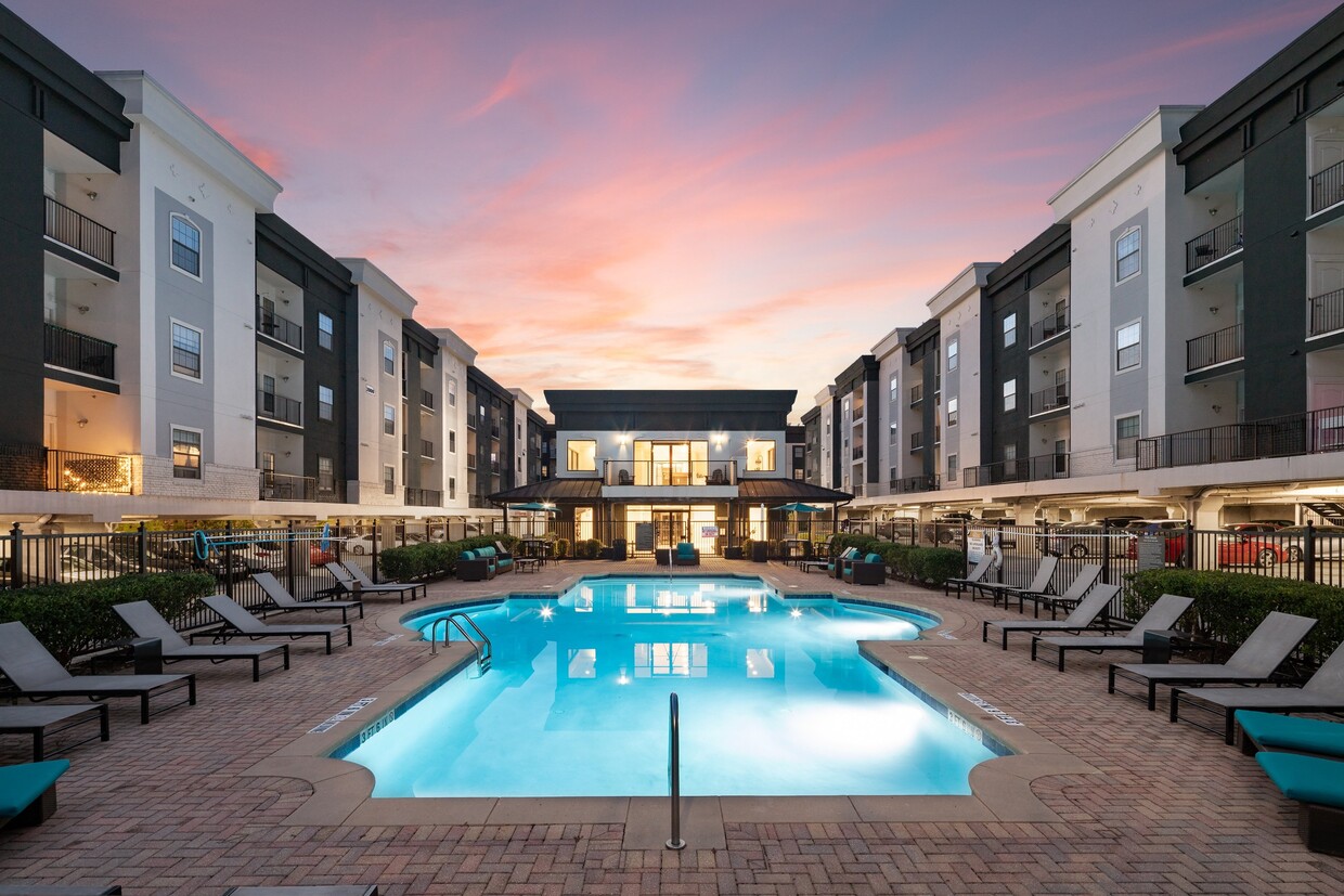 Primary Photo - The Grove Chamblee