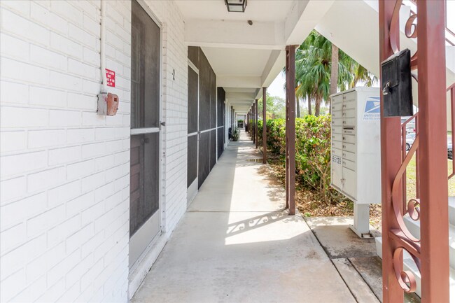 Photo - 2348 Shelley St Apartment