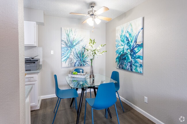 1 habitación, 1 baño, 627 pies cuadrados - Starburst