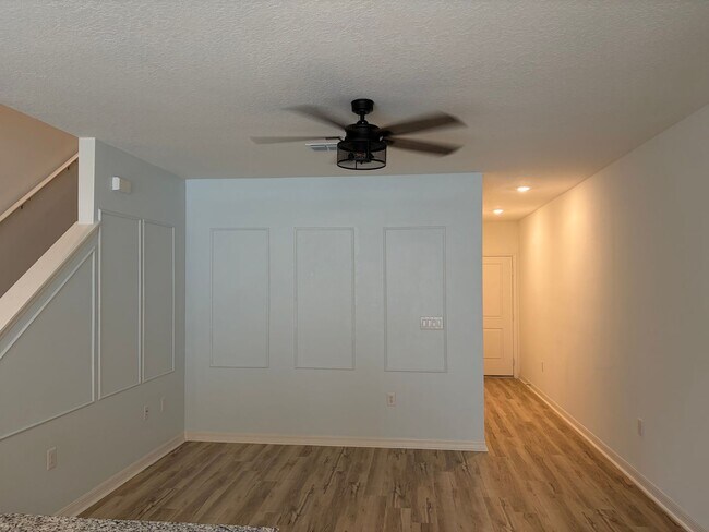 Foto del edificio - Spacious 3Bd 2.5Bth Mirabella Townhome Available Now! Community Pool!