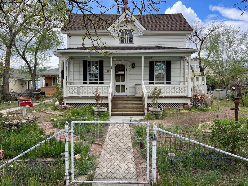Primary Photo - 121 Vine St